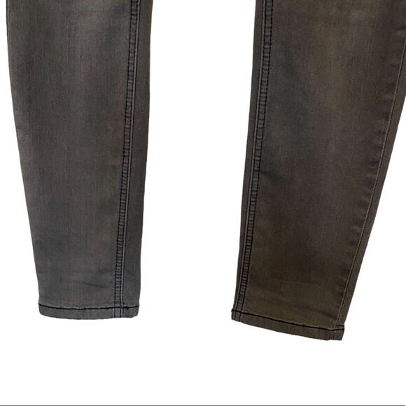 Free People We The Free Charcoal Gray Wash 5 Pocket Style Jeans Size 26 - Picture 4 of 9